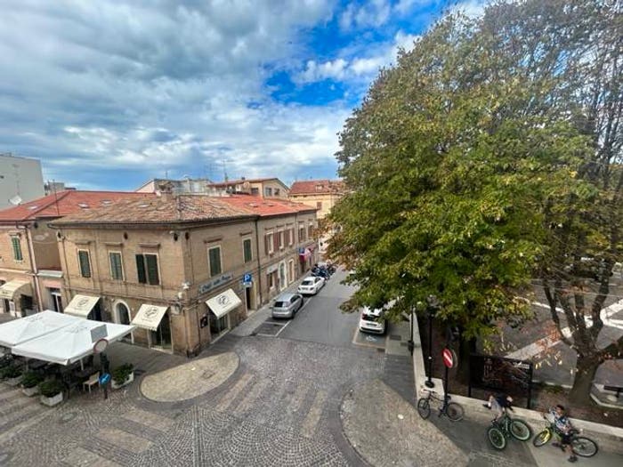 Appartamento con 6 locali in vendita in Via Fratelli Cairoli, Centro, Falconara Marittima