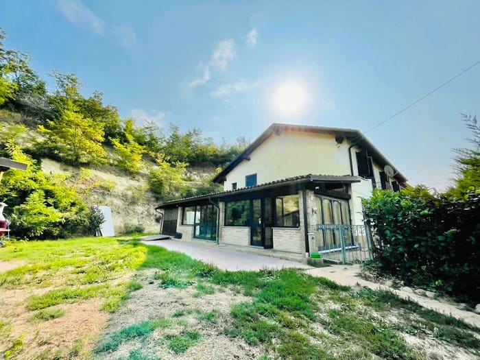 Casa con 6 locali in vendita in Strada Praiotti, Nizza Monferrato