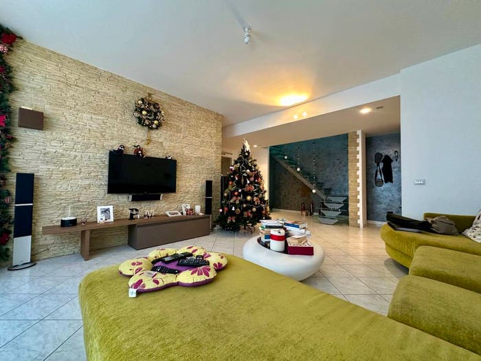 Casa quadrilocale in vendita in Via Augusto, Centro, Aprilia