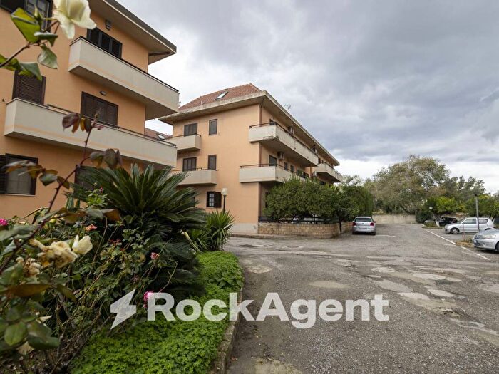 Casa trilocale in vendita in Via dei Conti Falluc, Santa Maria, Catanzaro