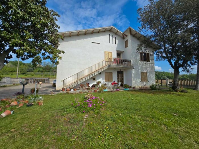 Appartamento quadrilocale in vendita in Loreto Aprutino