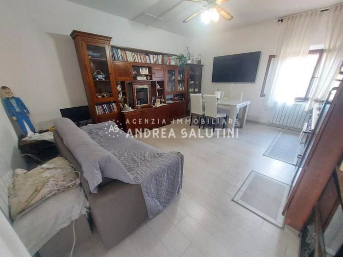 Appartamento con 5 locali in vendita in Via Giosuè Carducci, Centro, Ponsacco