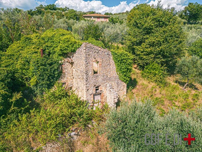 Casa quadrilocale in vendita in Via Farense, Toffia