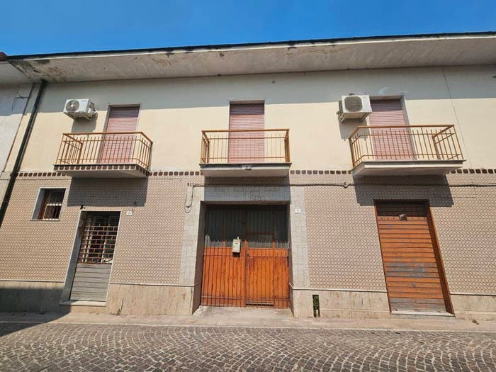 Casa con 6 locali in vendita in Via Cristoforo Colombo, Pastorano