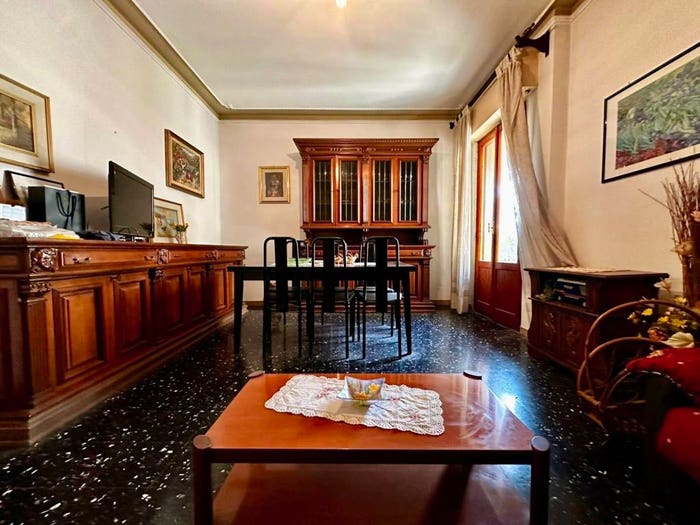 Appartamento quadrilocale in vendita in Via del Lago, Centro, Calenzano
