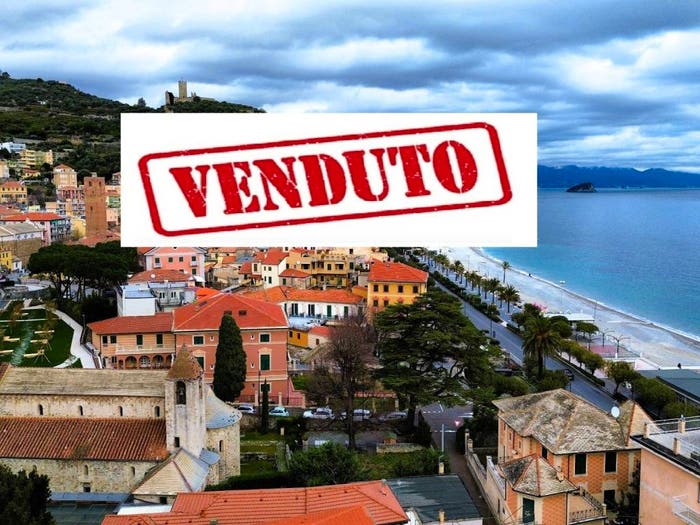 Appartamento trilocale in vendita in Regione Mazzeno, Centro, Noli