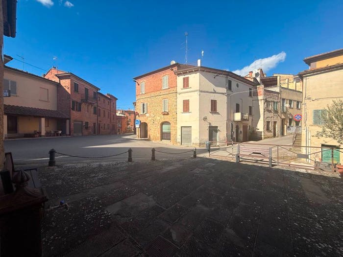 Casa quadrilocale in vendita in Via Calcinaio, Pozzo Della Chiana, Foiano della Chiana