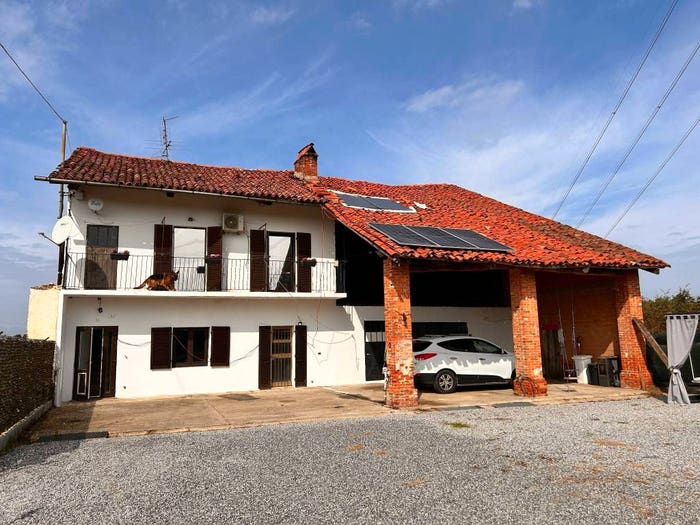 Casa con 6 locali in vendita in Piazza Mercato, Centro, Carrù