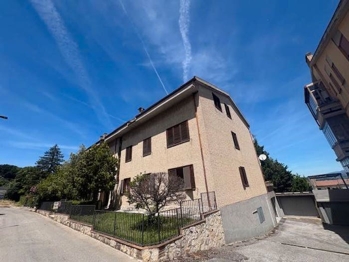 Appartamento con 5 locali in vendita in Via di Berardozzo, Centro, Narni