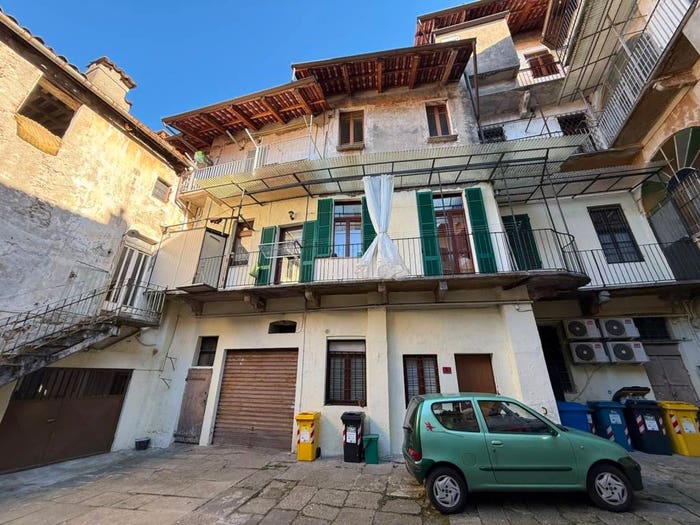 Appartamento quadrilocale in vendita in Piazza Pinelli, Centro, Cuorgnè