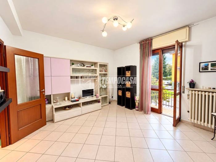 Appartamento trilocale in vendita in Via Rodolfo Morandi, Centro, Malnate