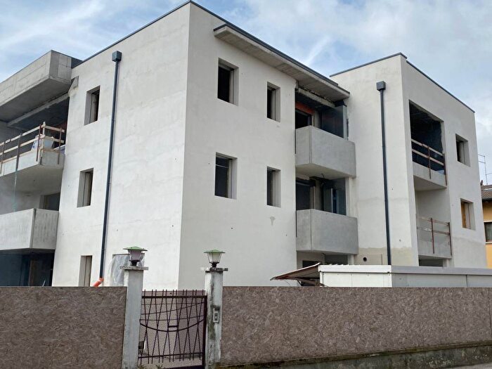 Appartamento quadrilocale in vendita in Via Piave, Rizza, Castel d'Azzano