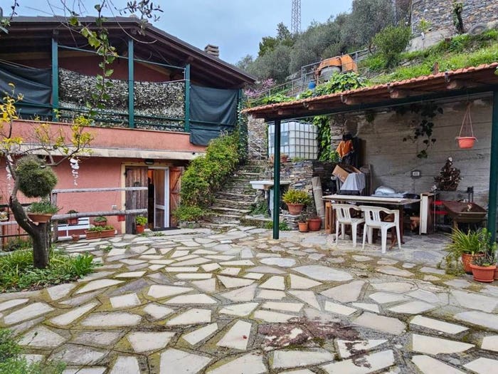 Casa con 6 locali in vendita in FRAZIONE SANGUINETO, Maxena Sanguineto, Chiavari