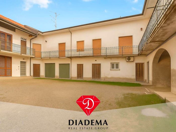 Appartamento con 6 locali in vendita in Via Cavour, Mornago