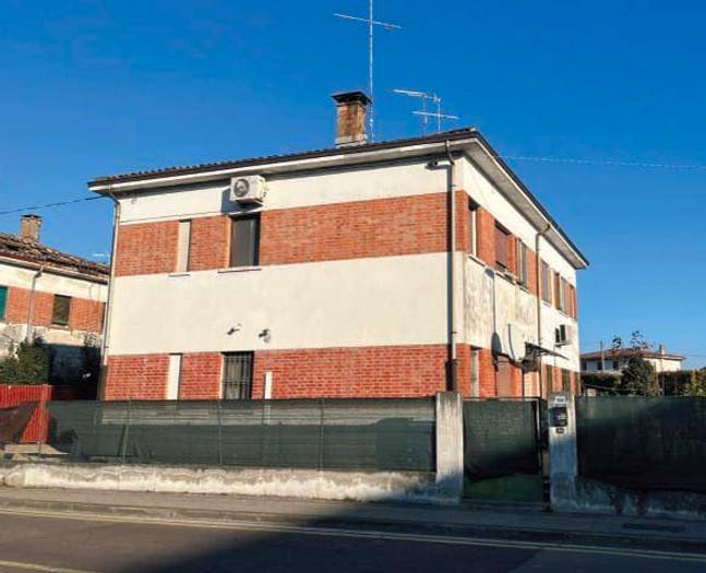Appartamento quadrilocale in vendita in Via Roma, Centro, Chiarano