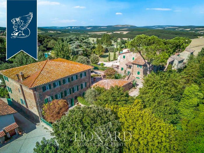 Casa con 6 locali in vendita in Cortona
