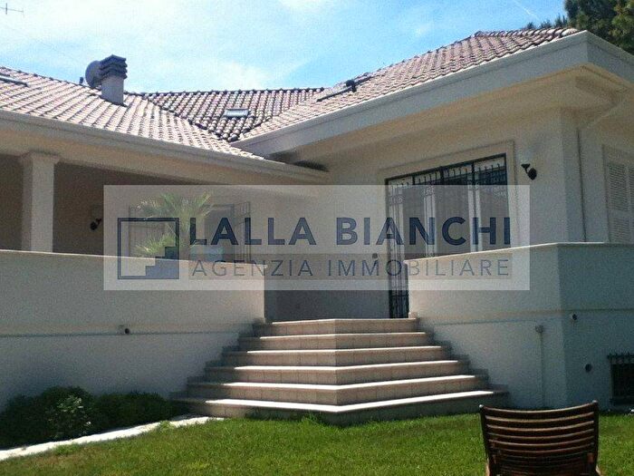 Casa con 6 locali in vendita in Strada Panoramica Ardizio, Colle Ardizio, Pesaro