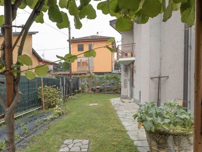 Casa con 6 locali in vendita in Via Acquanera, Albate Muggiò, Como
