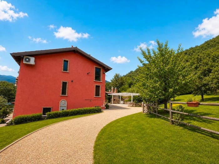 Casa con 6 locali in vendita in Via Civelle, Nave