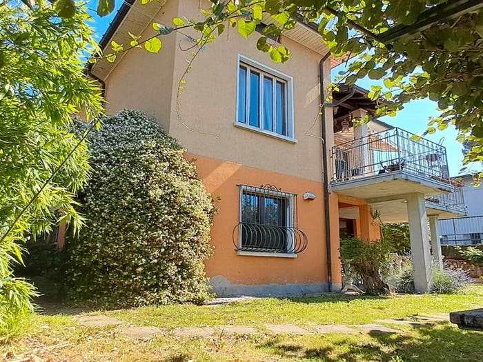 Casa con 6 locali in vendita in Via Sassello, Comerio