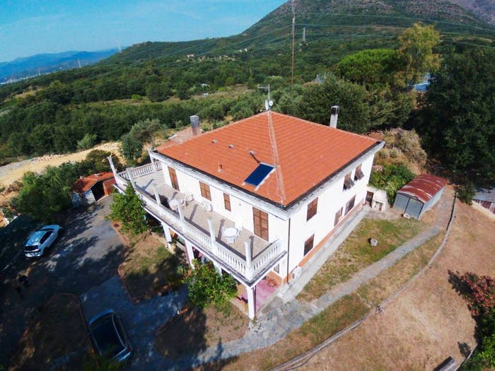 Casa con 6 locali in vendita in Via Vicinale Vecchia di Peagna, Albenga
