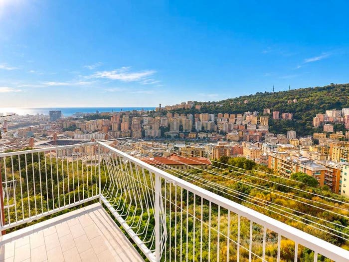 Appartamento con 6 locali in vendita in Via Enrico Hillyer Giglioli, Marassi, Genova