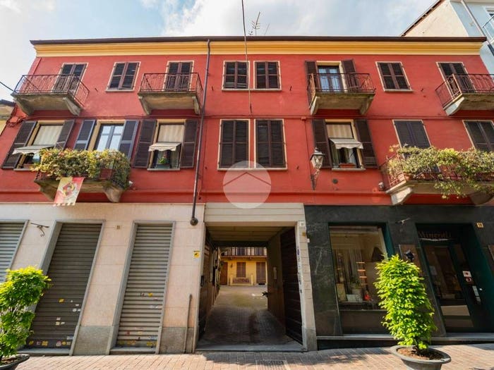Appartamento quadrilocale in vendita in Via Pollenzo, Centro, Bra