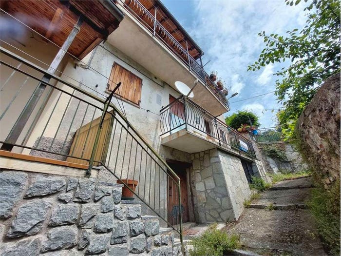 Casa quadrilocale in vendita in Via Costa, Pornassio