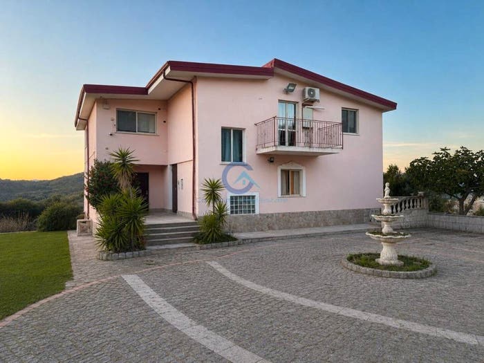 Appartamento con 6 locali in vendita in Fortuna Corvo, Catanzaro