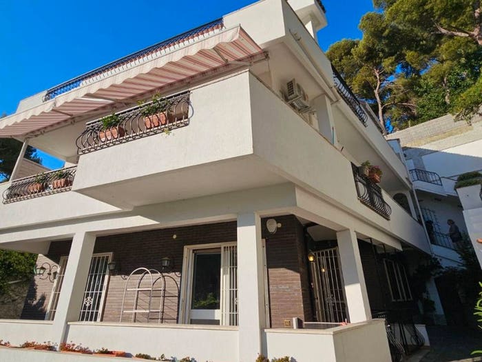 Appartamento con 5 locali in vendita in Via dei Ginepri, Bergeggi