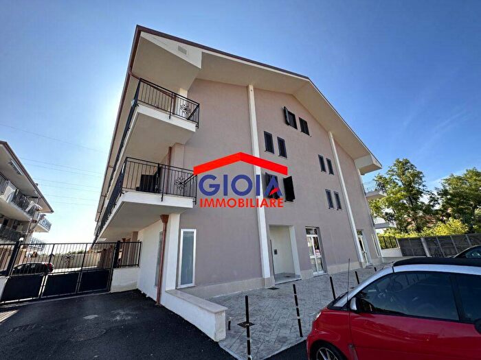 Appartamento con 5 locali in vendita in Via San Carlo, Cancello Ed Arnone