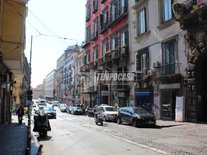 Appartamento con 5 locali in vendita in Via Sant'Anna dei Lombardi, Centro Storico, Napoli