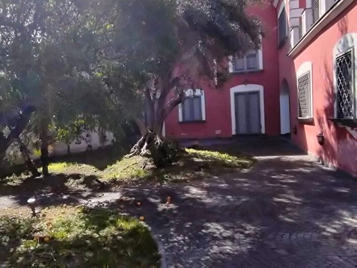 Casa con 11 locali in vendita in Via Seggiari, Somma Vesuviana