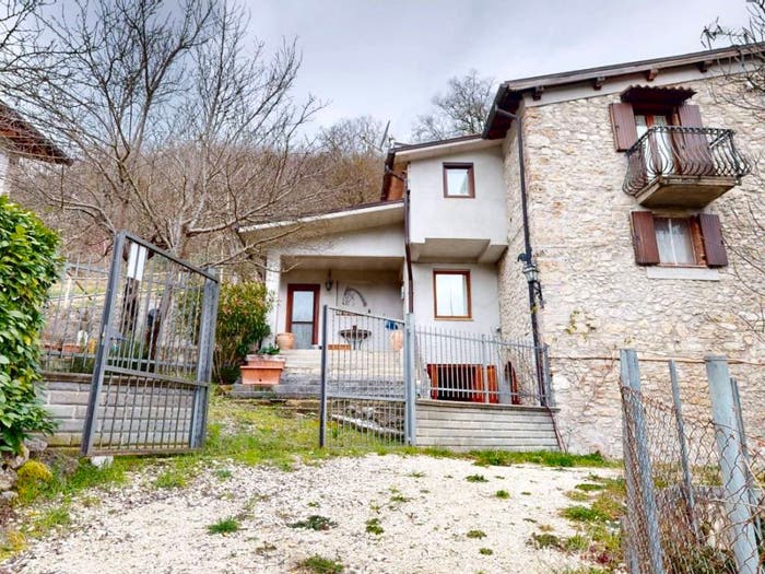 Casa trilocale in vendita in via San Sebastiano San Giovanni Reatino, Rieti