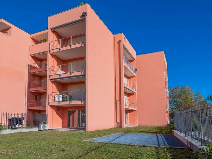 Appartamento trilocale in vendita in Via Como, Centro, Loano