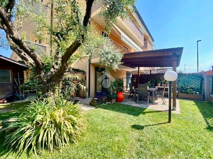 Appartamento quadrilocale in vendita in Via Martiri delle Foibe, Centro San Tommaso, Albignasego
