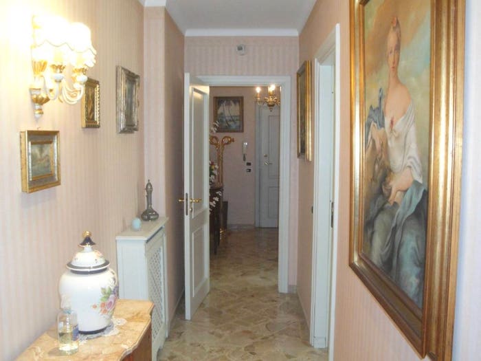 Appartamento quadrilocale in vendita in Viale della Regione, Centro, Caltanissetta