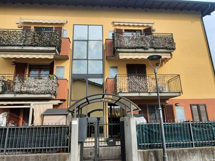 Appartamento trilocale in vendita in Piazza Tino Bruschi, Centro, Zelo Buon Persico