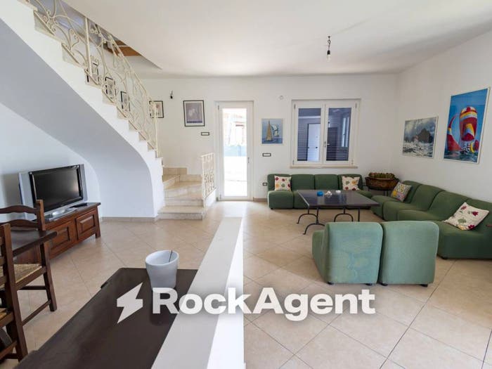 Casa con 6 locali in vendita in Contrada Botterio, Calalunga Pietragrande, Montauro
