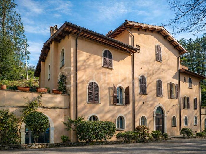 Casa con 6 locali in vendita in Viale della Pace, Pietralunga