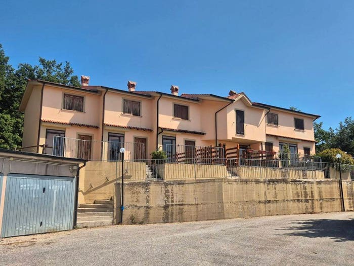 Casa trilocale in vendita in Via Monte Sirente, Rocca di Cambio