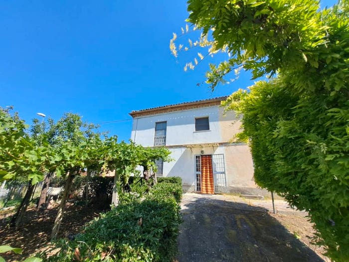 Casa con 6 locali in vendita in Elice