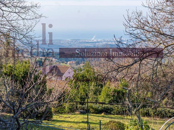 Casa quadrilocale in vendita in Castellina Marittima
