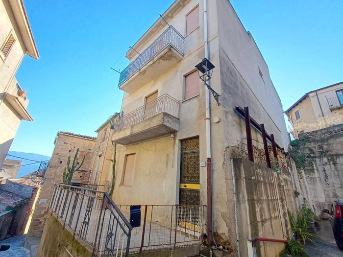 Casa quadrilocale in vendita in Via Convento, Centro, Ficarra