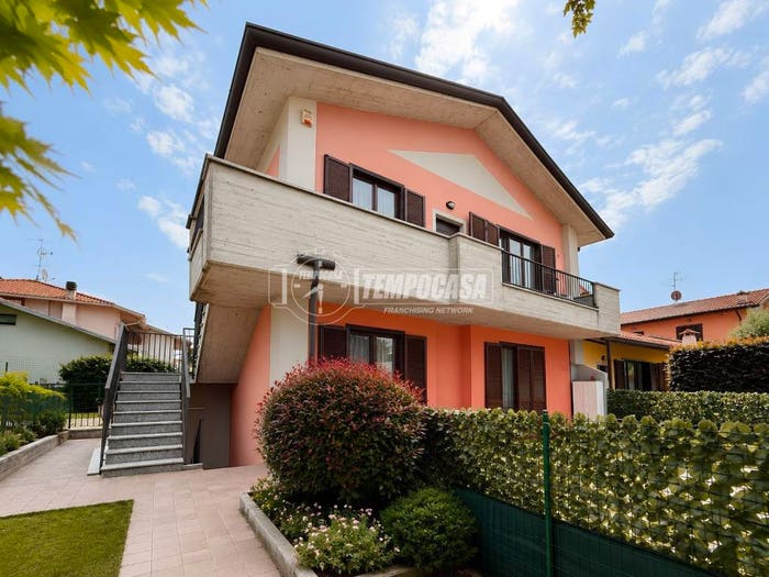 Appartamento trilocale in vendita in Calusco d'Adda