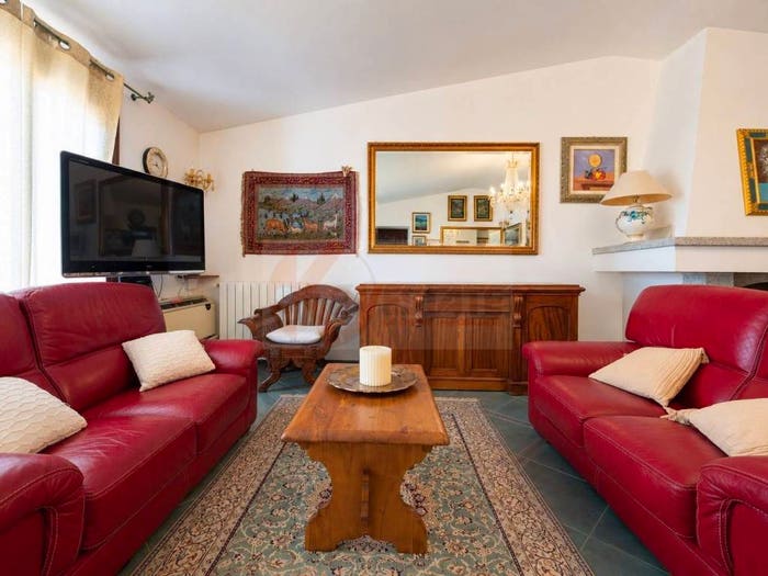 Appartamento con 6 locali in vendita in via Mascagni, San Simplicio, Olbia
