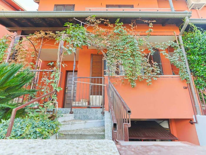 Casa quadrilocale in vendita in Via Giuseppe Mazzini, Centro, Garbagnate Milanese