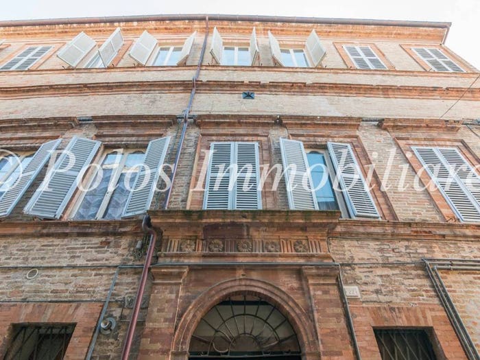Appartamento con 6 locali in vendita in Via Ippolito Langlois, Centro, Fermo