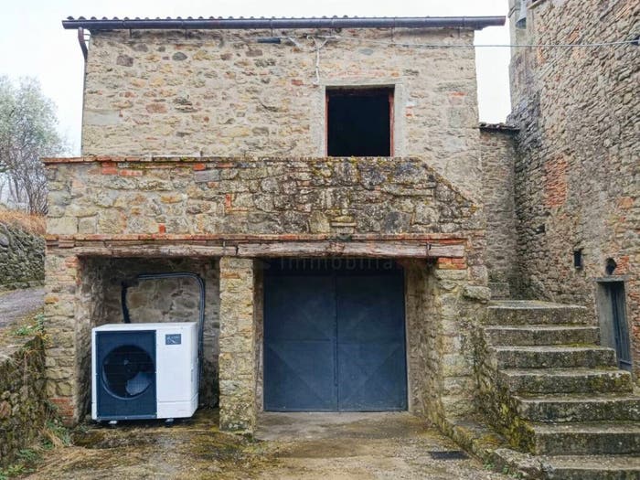 Casa con 5 locali in vendita in Strada Comunale di Pullicciano, Castelfranco Piandisco