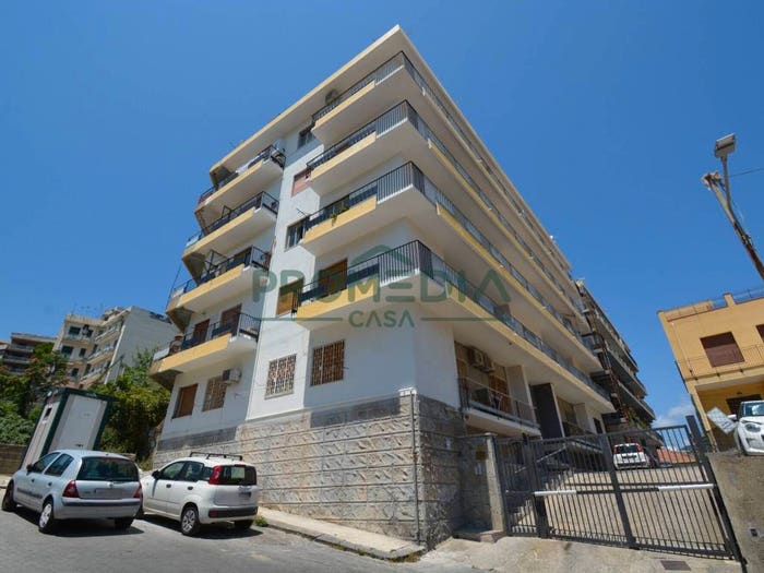 Appartamento quadrilocale in vendita in Viale Luigi Cadorna, Tirone, Messina